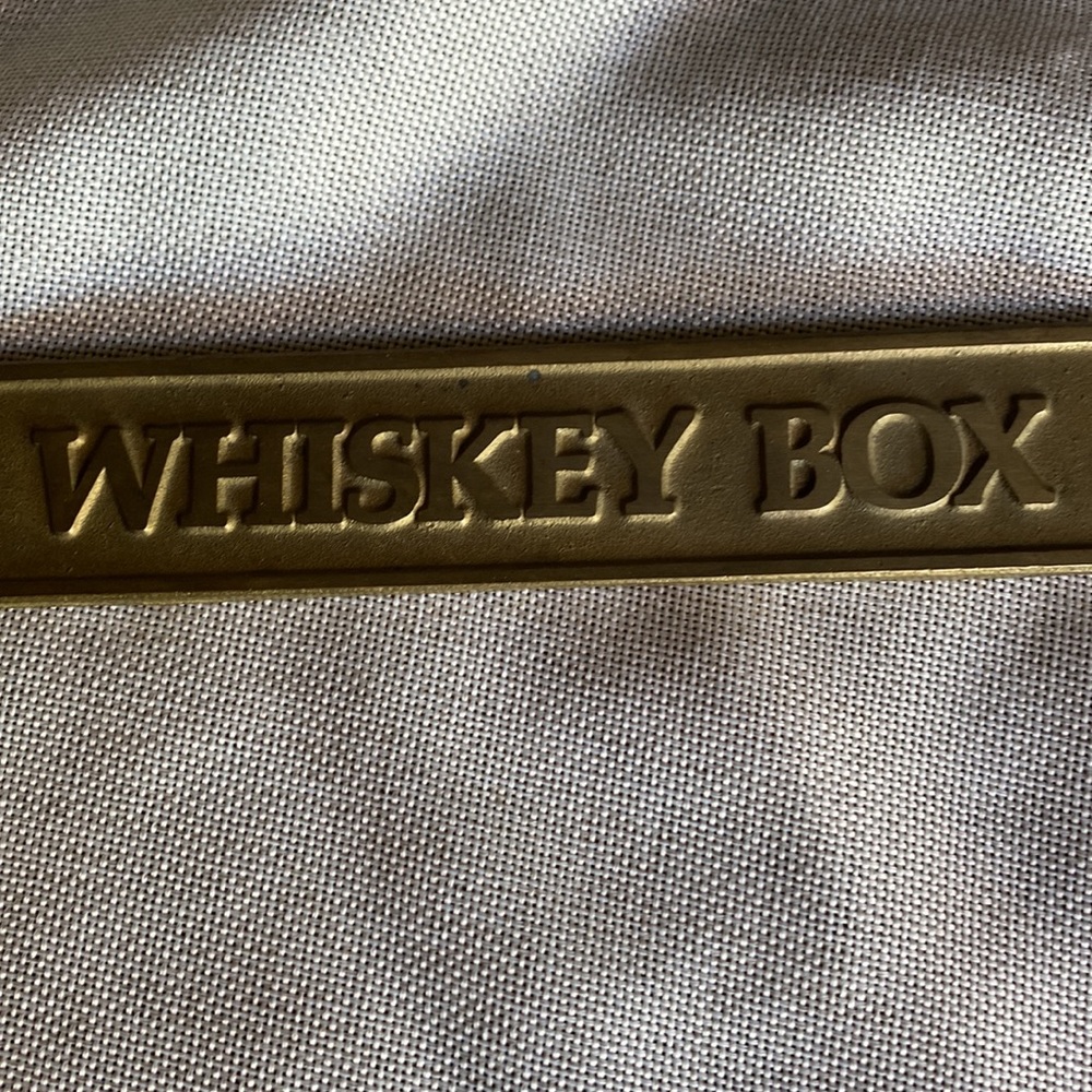 Vintage Brass Whiskey sign - Picture 5 of 6